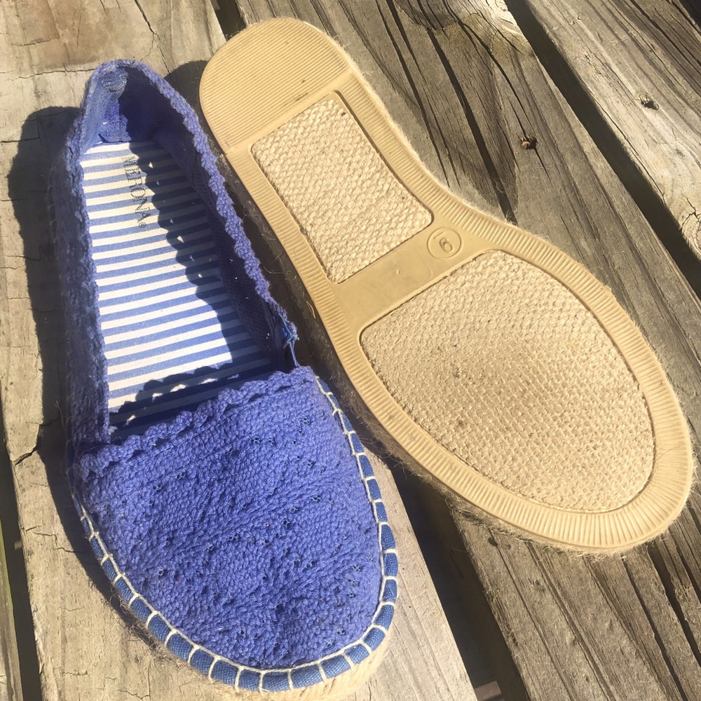 Crochet blue flats.